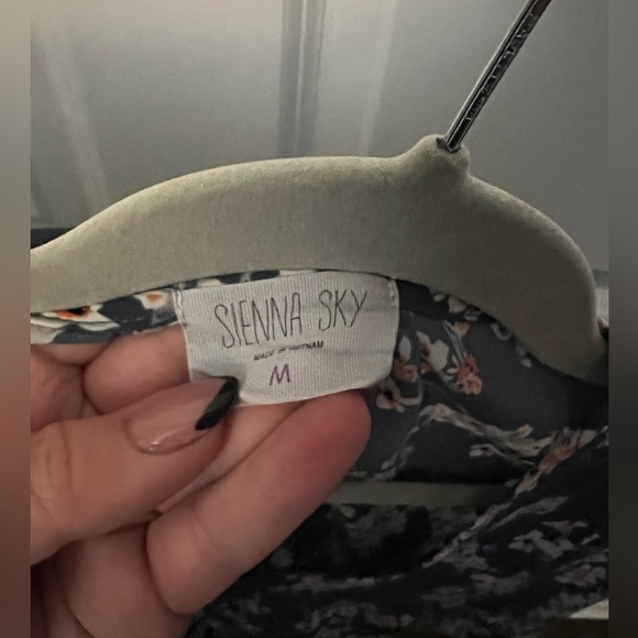 Women’s Sienna Sky Floral Short Sleeve Blouse - Picture 3 of 3